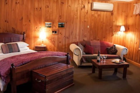Balingup Heights Hilltop Forest Cottages - Tourism Guide 0