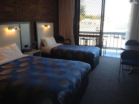The Central Hotel Motel Lakes Entrance - Cruises Travel 3