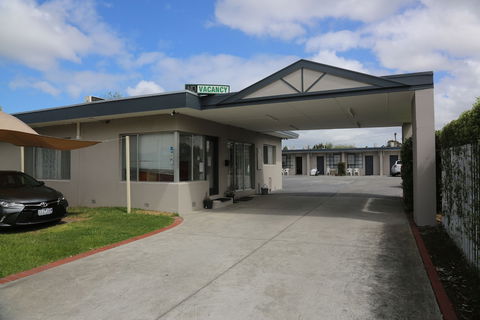 Beaconsfield Lodge Motel - Cruises Travel 0