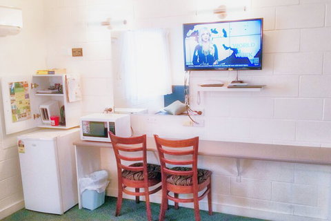 A & A Lodge Motel Emerald - Tourism Guide 6