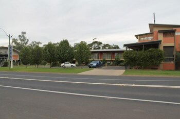 Forbes Victoria Inn - Travel Agents 0