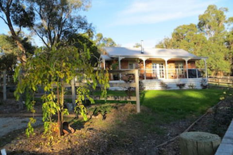 Honeyeater Cottage - Tourism Guide 0