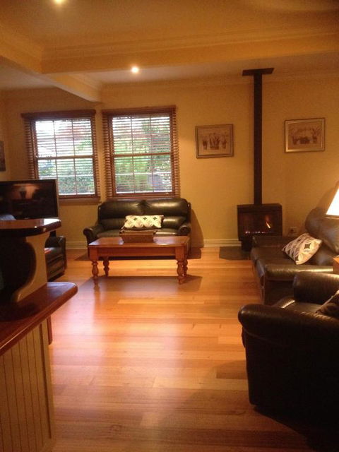 Bessies Cottage - Travel Search 1