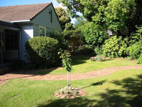 Bessies Cottage - Travel Search 4