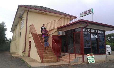 Goolgowi Highway Motel - Travel Search 5
