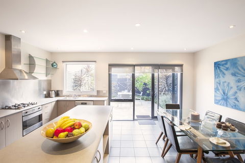 BOUTIQUE STAYS - Roxys Place - Tourism Guide 2