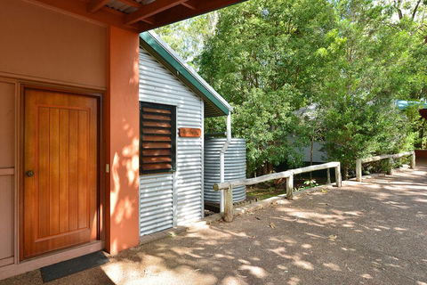 Bushland Cottages And Lodge - Travel Search 2