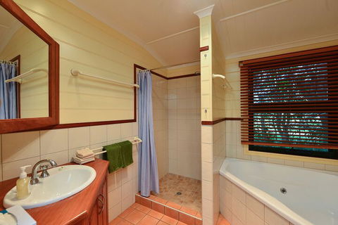 Bushland Cottages And Lodge - Travel Search 7