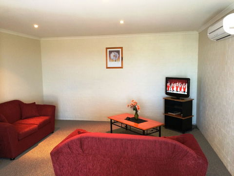 Heritage House Motel & Units - Tourism Guide 5
