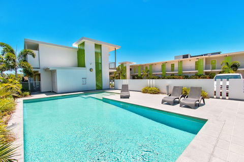 Mackay Oceanside Central Hotel - Tourism Guide 1