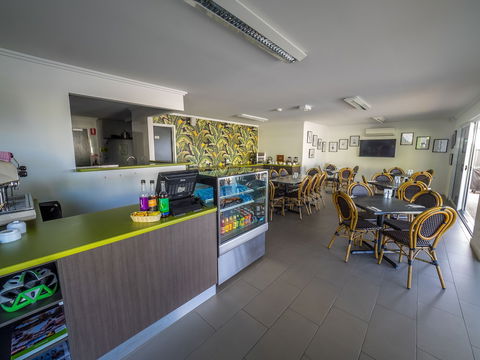 Mackay Oceanside Central Hotel - Tourism Guide 3