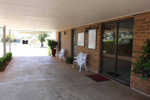 Mid Town Inn Narrabri - Travel Search 4