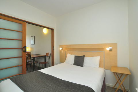 Lennox Holiday Apartments - Cruises Travel 5