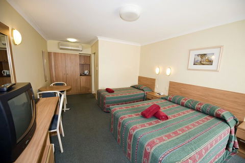 Colonial Court Motor Inn - Tourism Guide 6