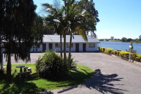 Colonial Court Motor Inn - Tourism Guide 1