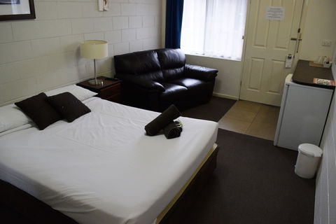 Rosebud Motel - Tourism Guide 3