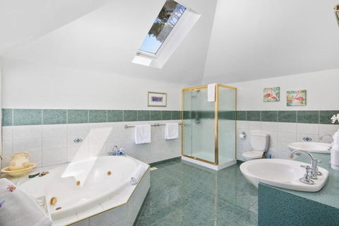 Silver Waters Bed & Breakfast - Travel Agents 6