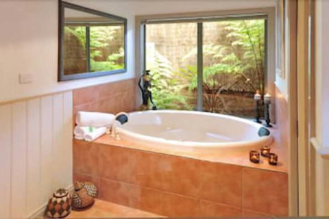 Eagle Hammer Cottages - Tourism Guide 4