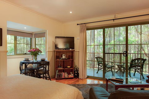 Eagle Hammer Cottages - Tourism Guide 1