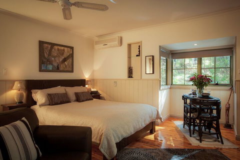 Eagle Hammer Cottages - Tourism Guide 5