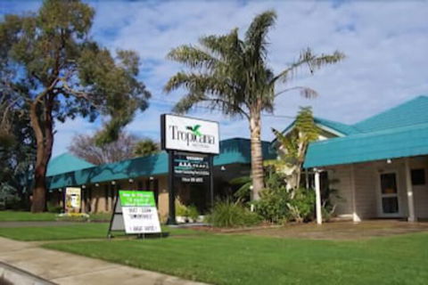 Tropicana Motor Inn - Travel Agents 2