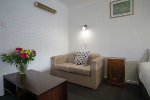 Acacia Motor Inn - Travel Search 4