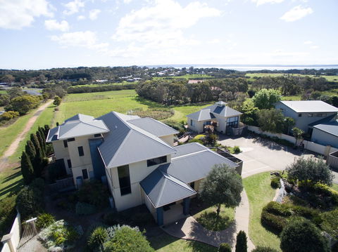 Hilltop Apartments Phillip Island - Travel Agents 1