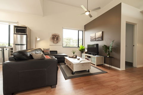 Hilltop Apartments Phillip Island - Travel Agents 4