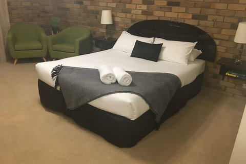 Magdala Motor Lodge & Lakeside Restaurant - Travel Agents 4