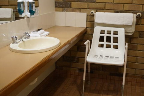 Magdala Motor Lodge & Lakeside Restaurant - Travel Agents 6