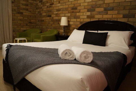 Magdala Motor Lodge & Lakeside Restaurant - Travel Agents 7