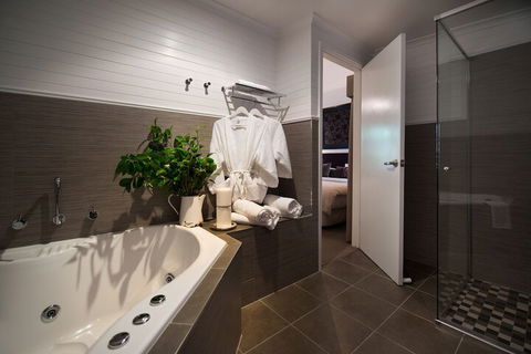 Spa Villas On Main - Cruises Travel 4