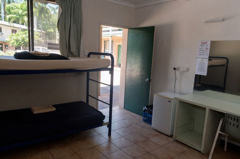 Palm Court Budget Motel Hostel/Backpackers - Travel Search 2