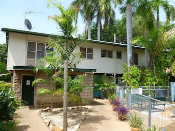Palm Court Budget Motel Hostel/Backpackers - Travel Search 6
