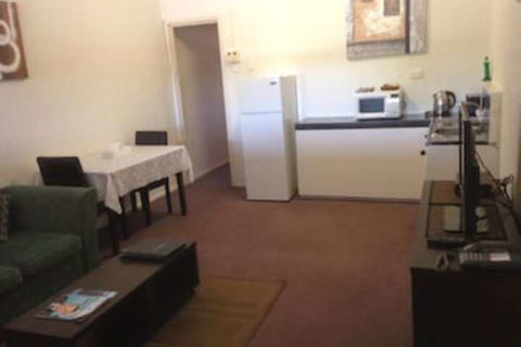 Copper Gate Motel - Cruises Travel 5
