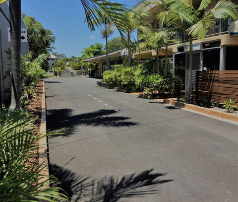 Sunseeker Motel - Travel Search 1