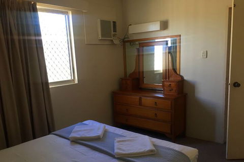 Inland Oasis Motel - Cruises Travel 6