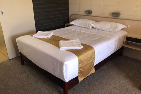 Inland Oasis Motel - Cruises Travel 5