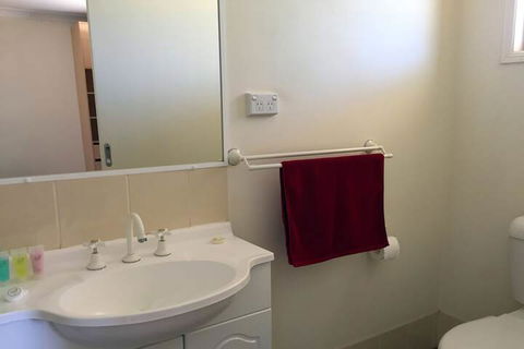 Inland Oasis Motel - Cruises Travel 7