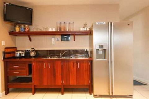 Waikiki Beach Bed & Breakfast - Tourism Guide 4