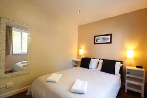 Waikiki Beach Bed & Breakfast - Tourism Guide 7