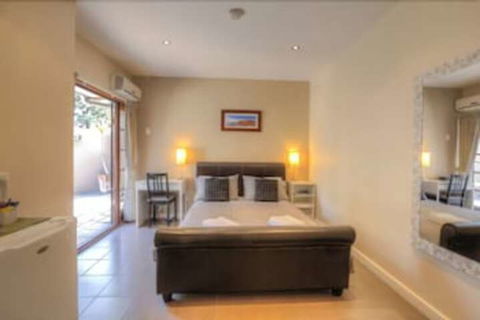 Waikiki Beach Bed & Breakfast - Tourism Guide 5