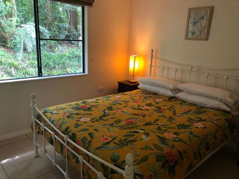Honeybee House - Travel Search 4