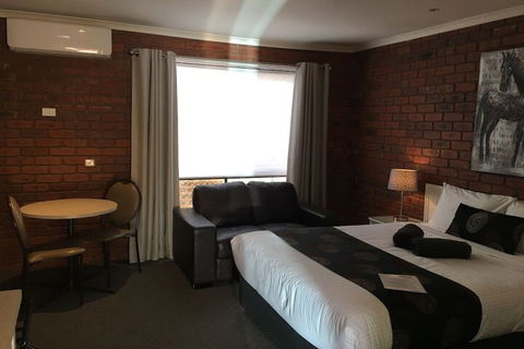 Melton Motor Inn & Apartments - Tourism Guide 4