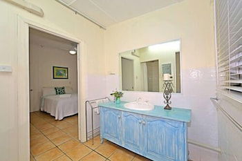 Bargara Gardens Motel & Holiday Villas - Travel Search 4