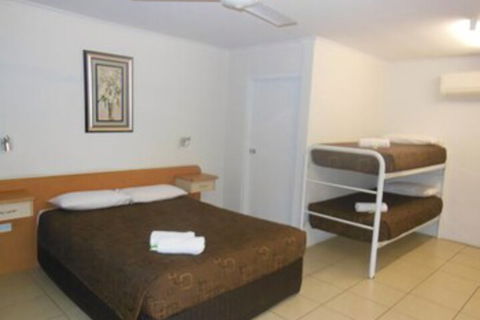 Country Road Motel - Travel Agents 5