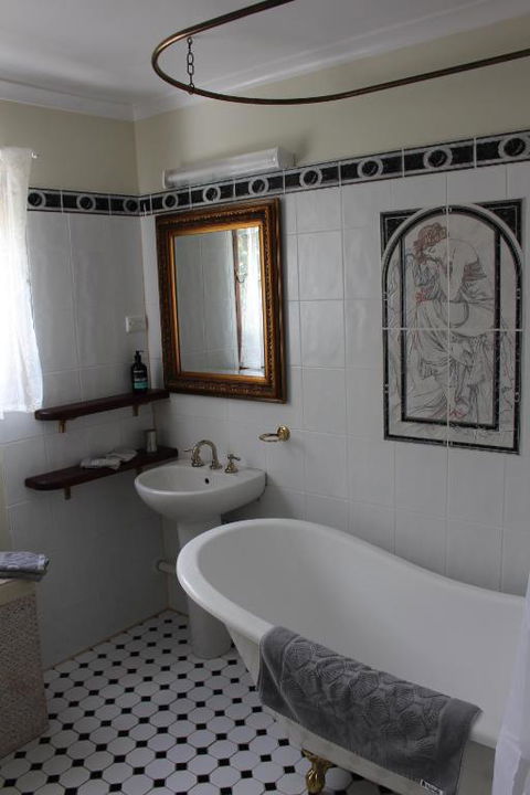 Dancing Waters Cottage - Tourism Guide 2