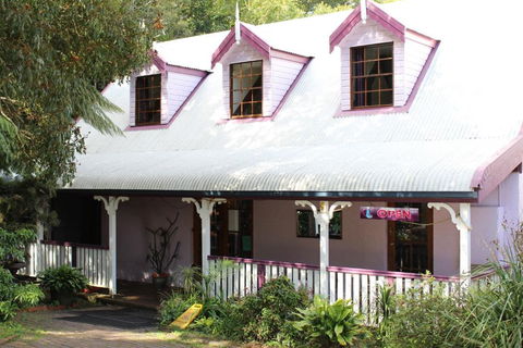 Dancing Waters Cottage - Tourism Guide 1