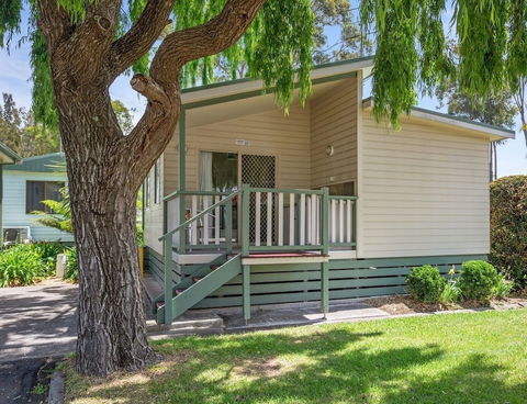 Pleasurelea Tourist Resort And Caravan Park - Tourism Guide 4