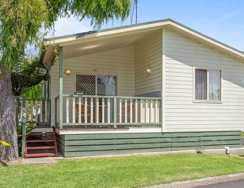 Pleasurelea Tourist Resort And Caravan Park - Tourism Guide 1